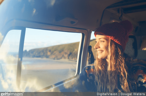 Faire un stage ou travailler à l'étranger, demande d'être bien organisée pour préparer ce voyage.