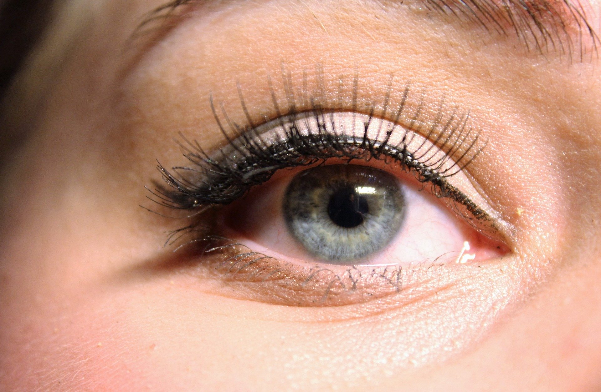 Comment Mettre Des Faux Cils Magnétique Avec La Pince Faux cils magnétiques : comment bien les poser ?
